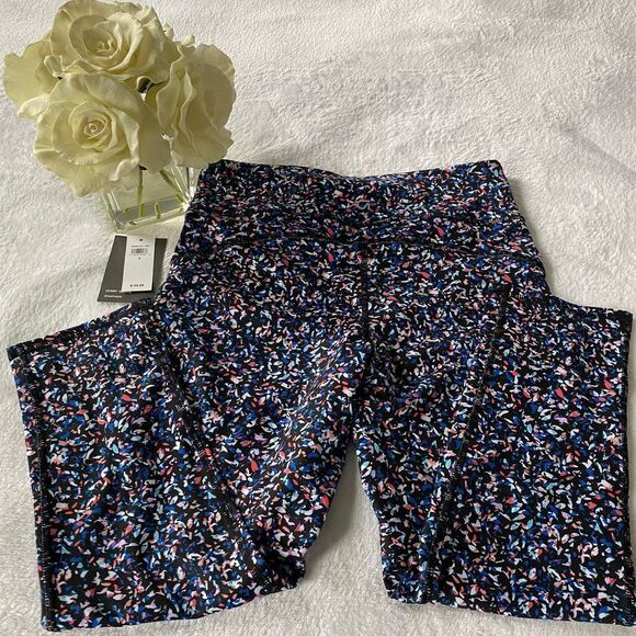 nwt GapFit Women's Small Crop Legging Graffiti - Picture 5 of 5